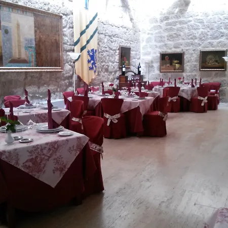 호텔 Senorio De Olmillos 올밀로스데사사몬