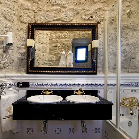 호텔 Senorio De Olmillos 올밀로스데사사몬